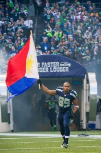 Doug Baldwin carries Philippine flag