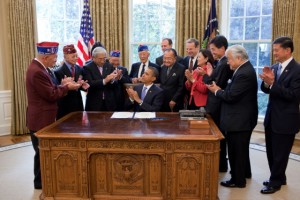 Barack_Obama_signs bill awarding Congressional Gold Medal to Japanese American veterans